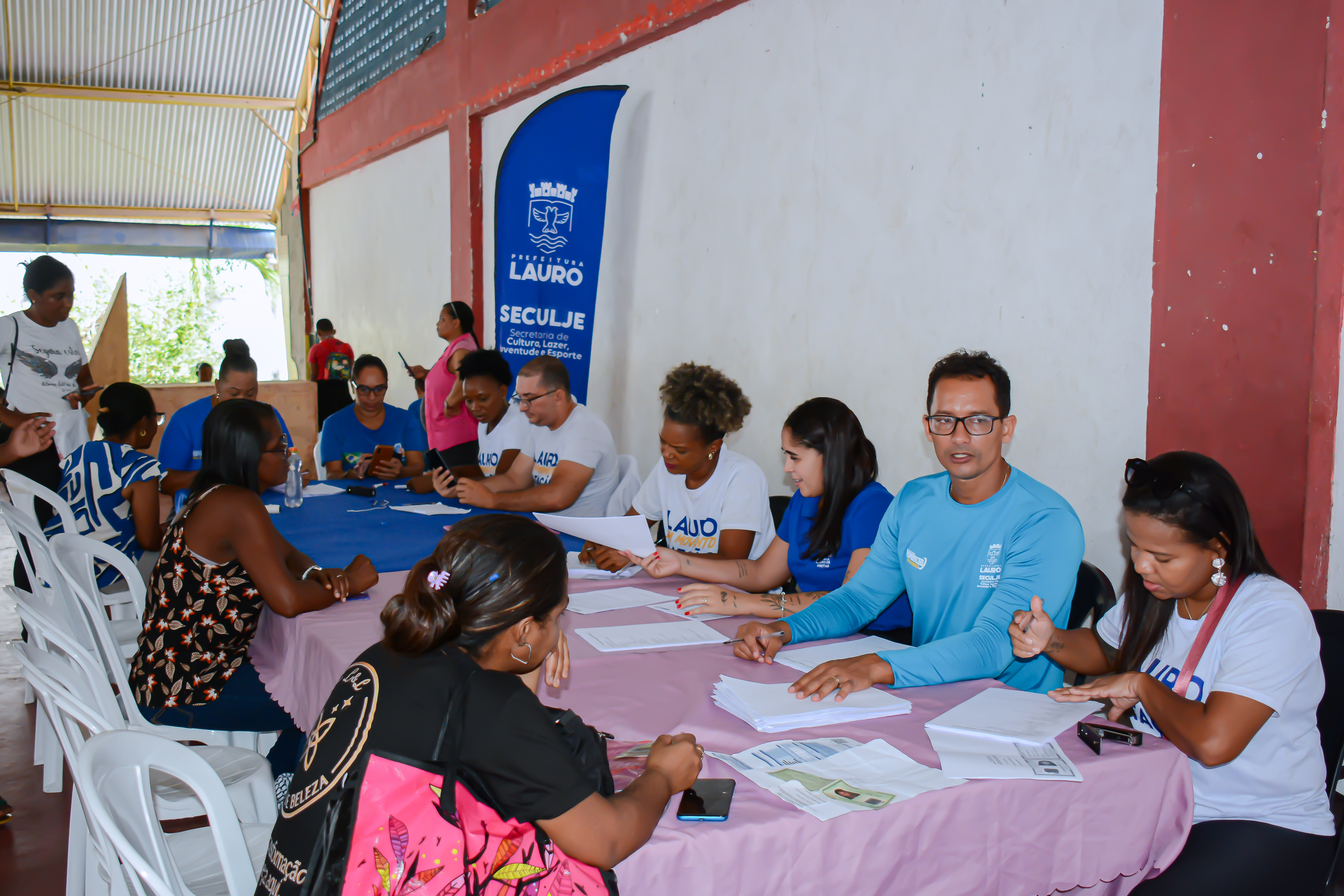 Inscrições para aulas gratuitas de natação em Lauro de Freitas atraem grande público