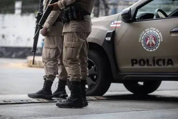 Homem morre e outro fica ferido após ataque a tiros em condomínio em Salvador